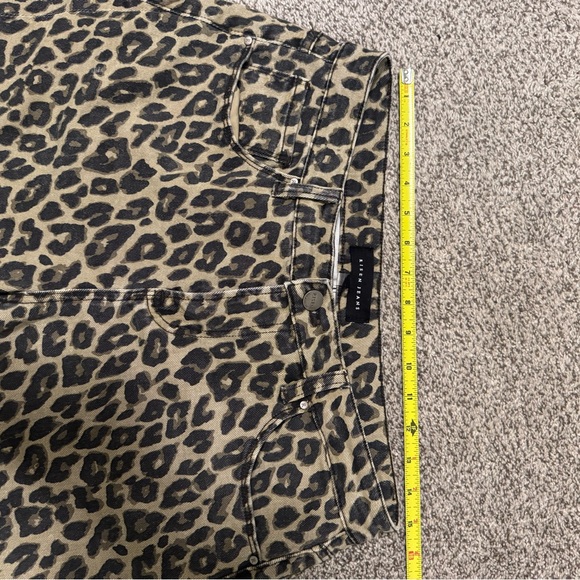 Leopard Print Risen BarrelWomen Jeans - Picture 5 of 5